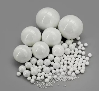 95 Yttrium Stabilized Zirconia Beads 1.6-1.8 มิลลิเมตร สื่อบดสําหรับการทาสี