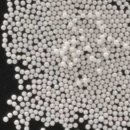 0.1 - 50 มม. Zirconia เจียรนัย 3.7g / cm3 ความหนาแน่นจำนวนมากสำหรับแร่อโลหะ